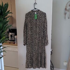 Black and Tan Sheath Dress with Bishop Sleeves